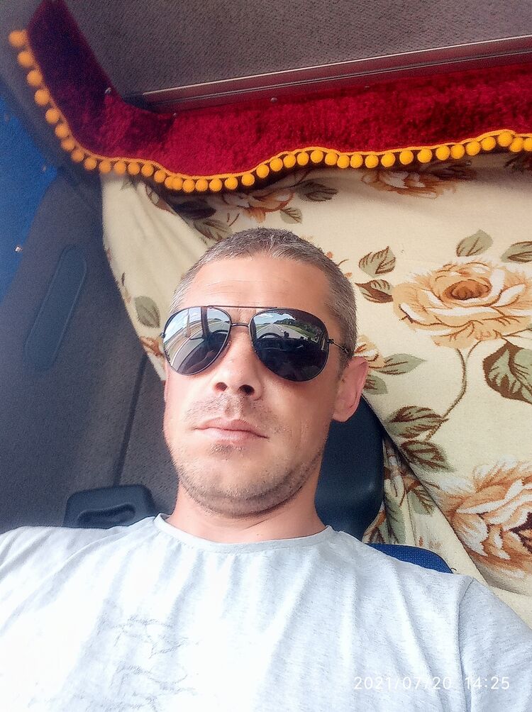  29415638  Igor, 40 ,    