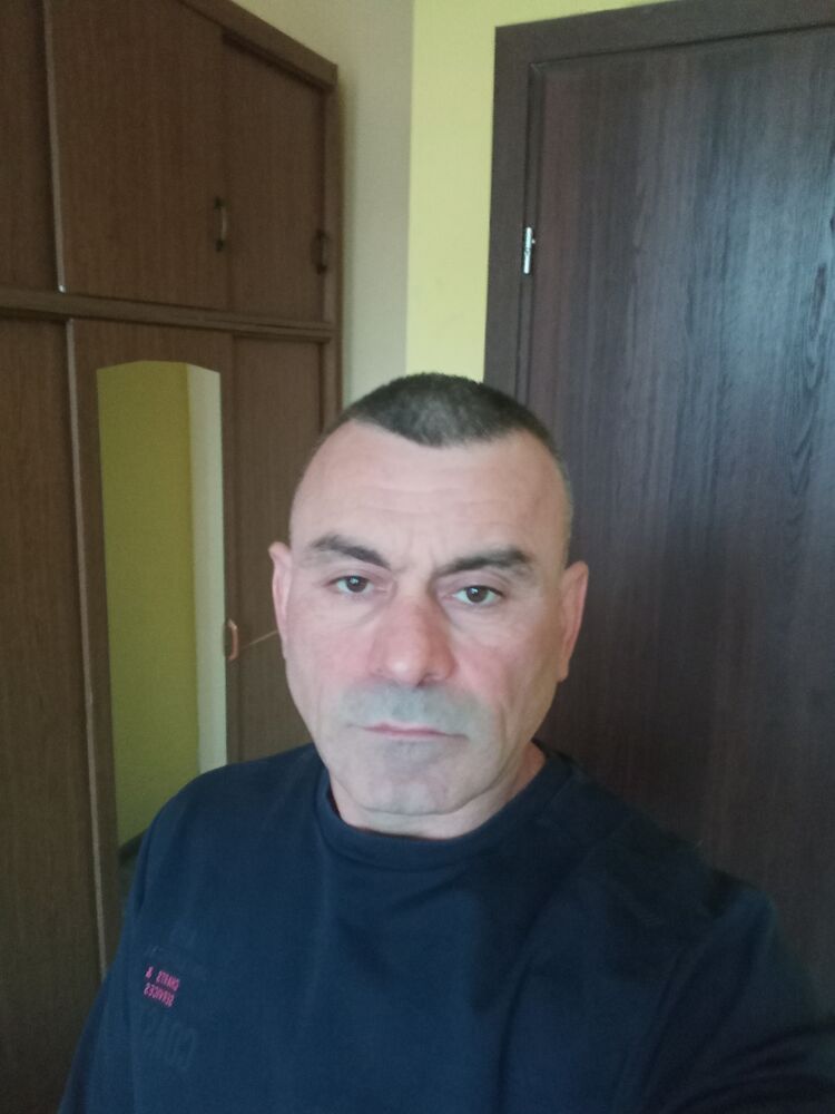 38759458  Maks, 44 ,    Bytom