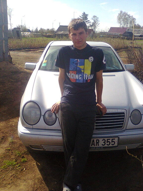  4830218  Uzzi, 33 ,    