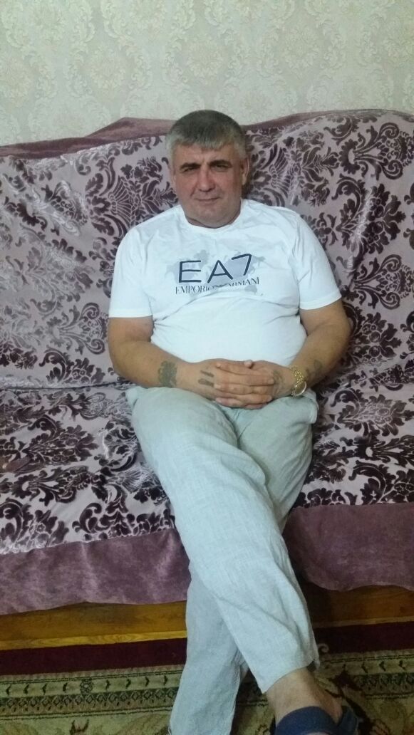  51100718  Gggggg, 52 ,    