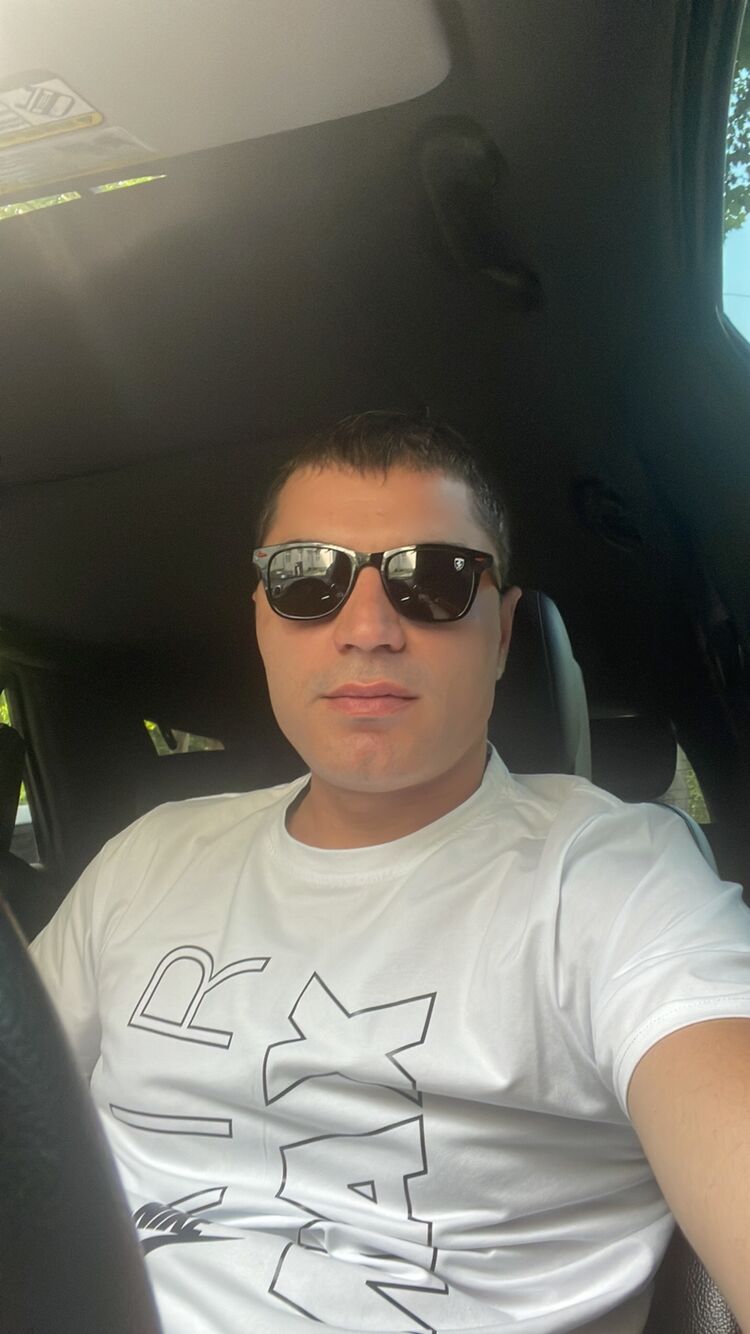  49472318  Giorgi, 38 ,    