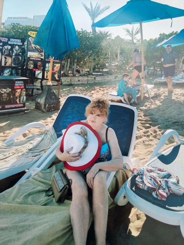  51733238  Alla, 66 ,    