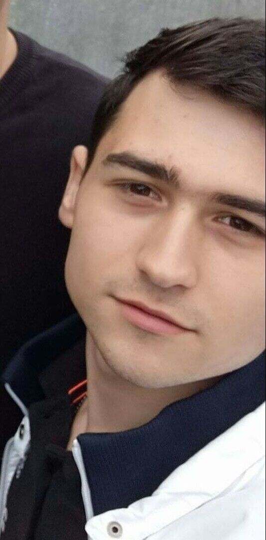  10456088  Victor, 27 ,    