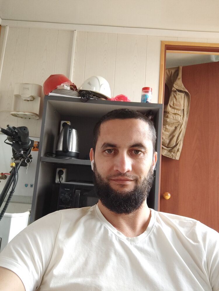  48619398  Ebazer, 38 ,    