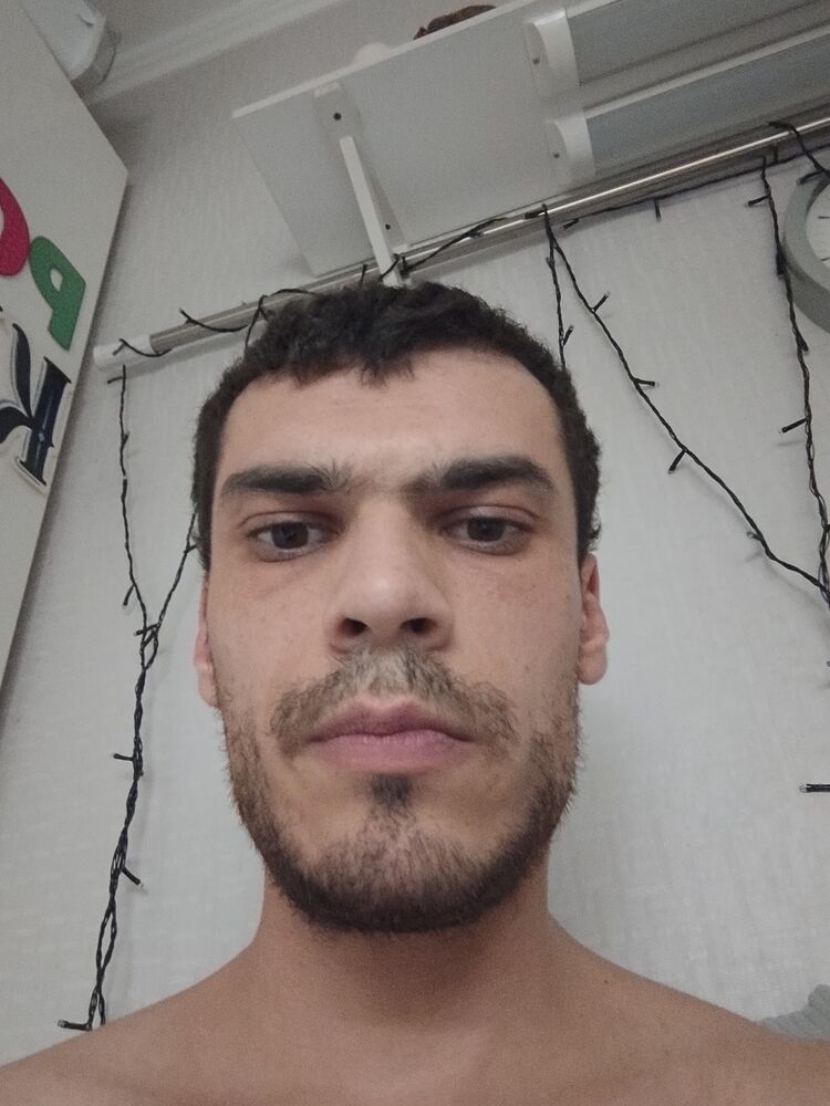  51306458  Robert, 28 ,    