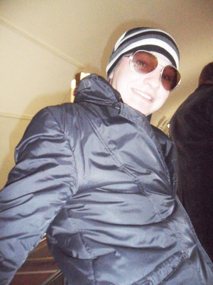  ,   Dima, 32 ,   