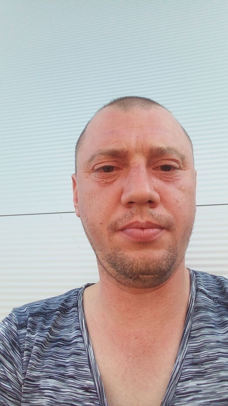  ,   Adam, 40 ,   ,   