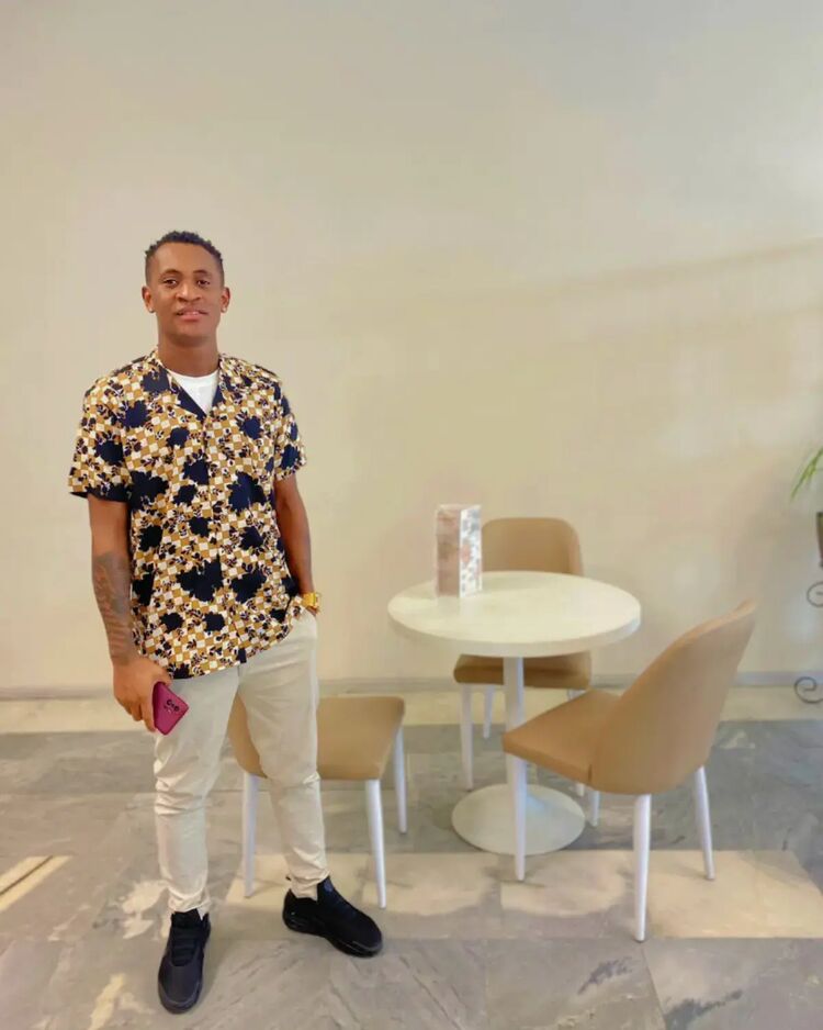  36549518  , 32 ,    Lagos