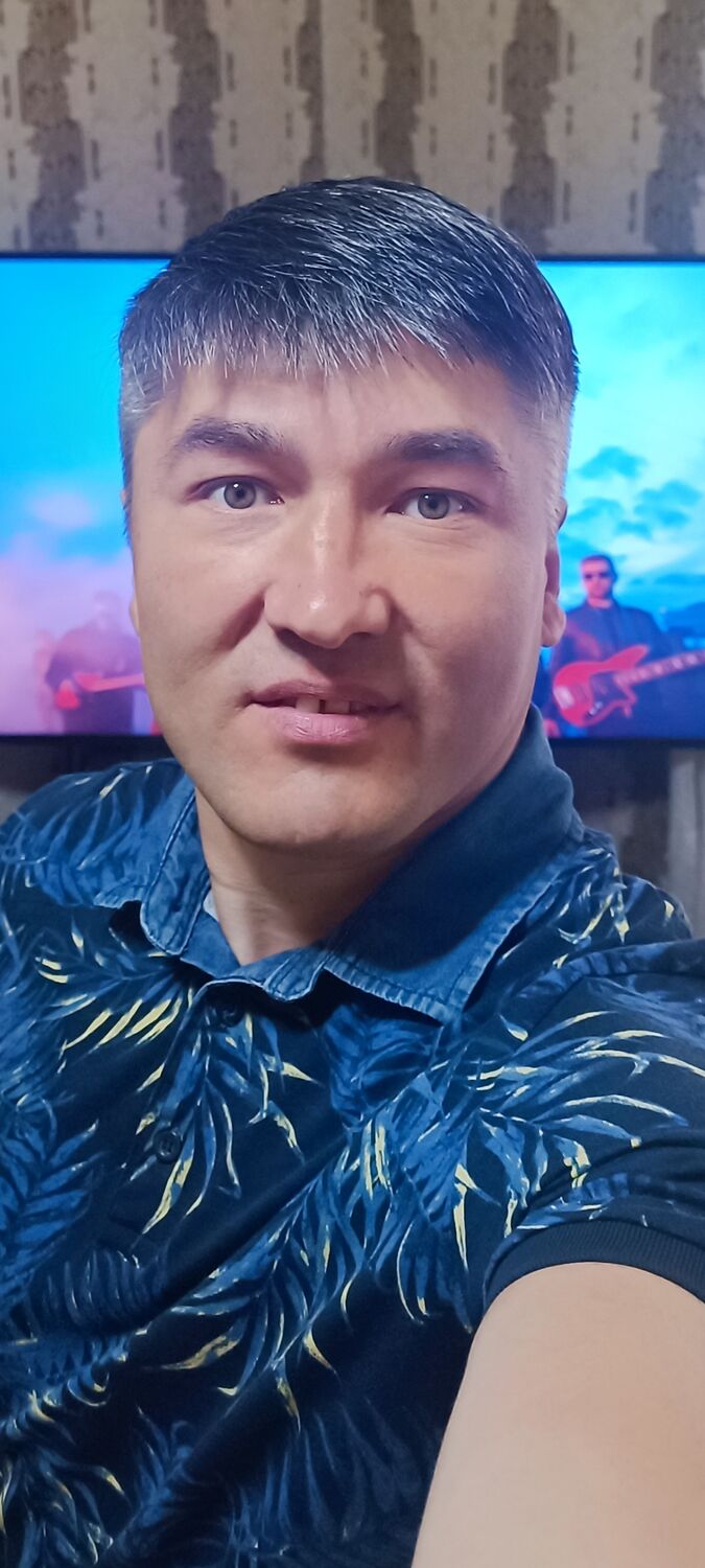  52256528  Oleg, 47 ,    