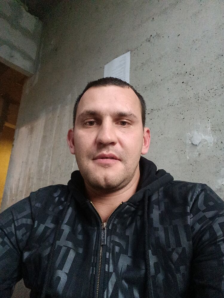  29429518  Artem, 40 ,    