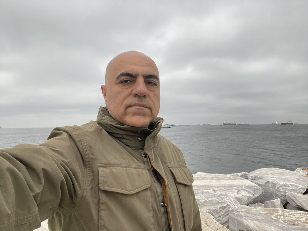  26232918  Ahmet, 49 ,    