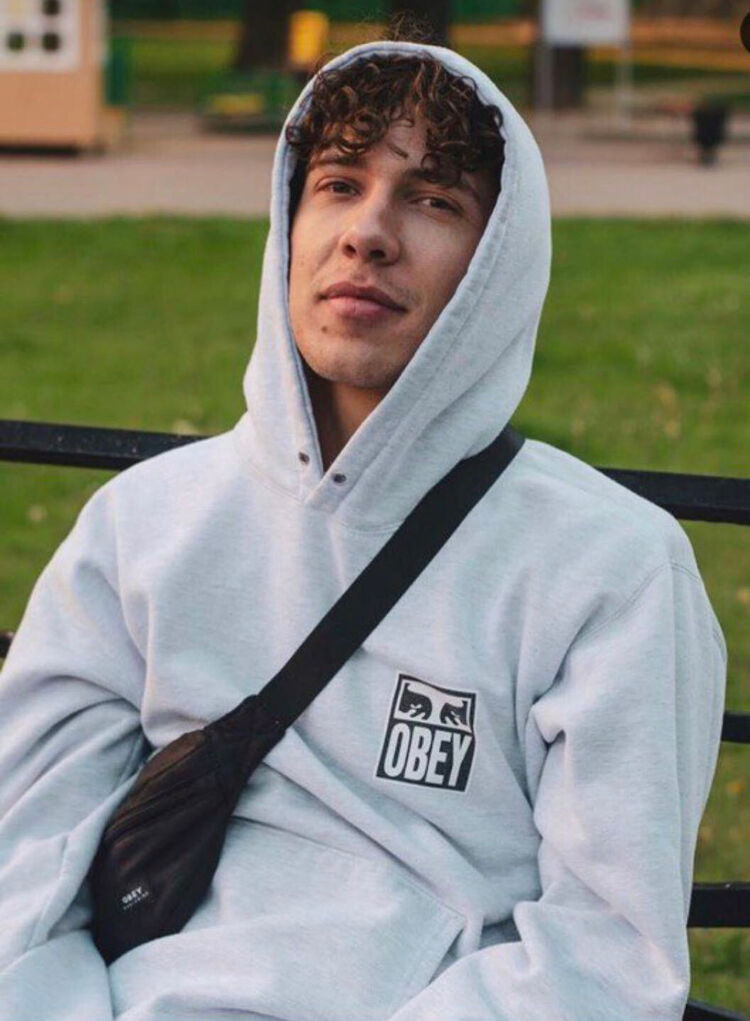  44665638  , 31 ,    -