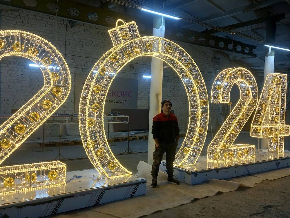  45581178  Feruz, 40 ,    
