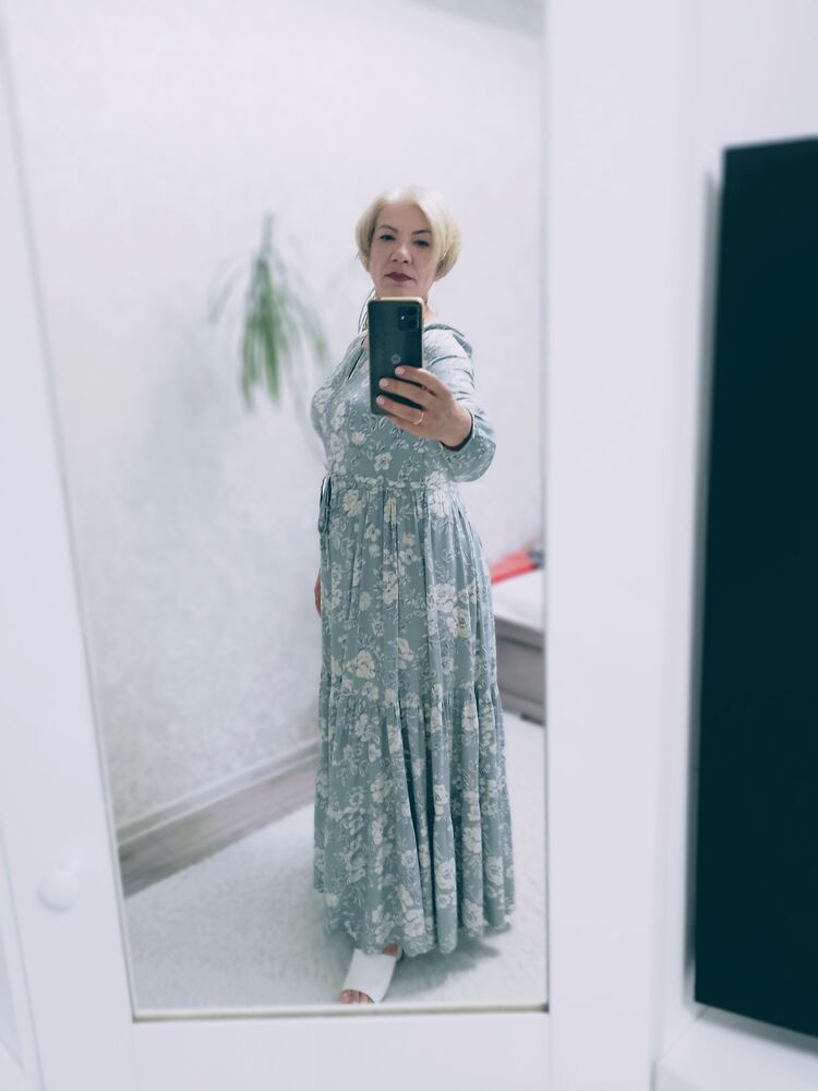  53420128  Angela, 53 ,    