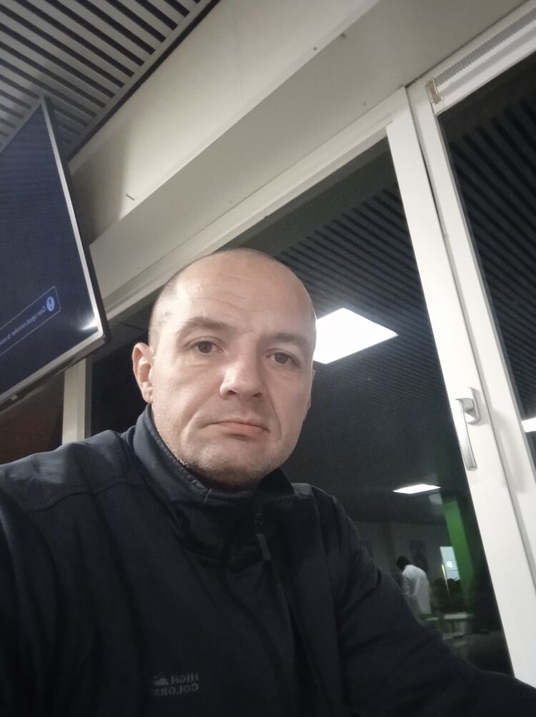  30440858  Gracjan, 43 ,    Leiden