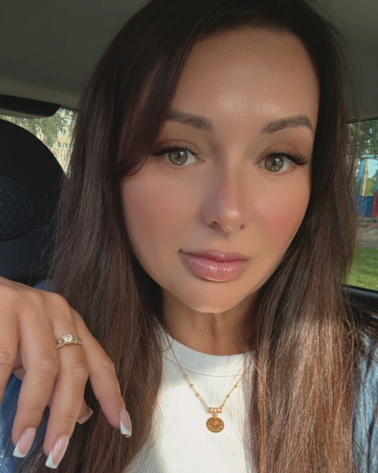  ,   Mila, 37 ,   ,   