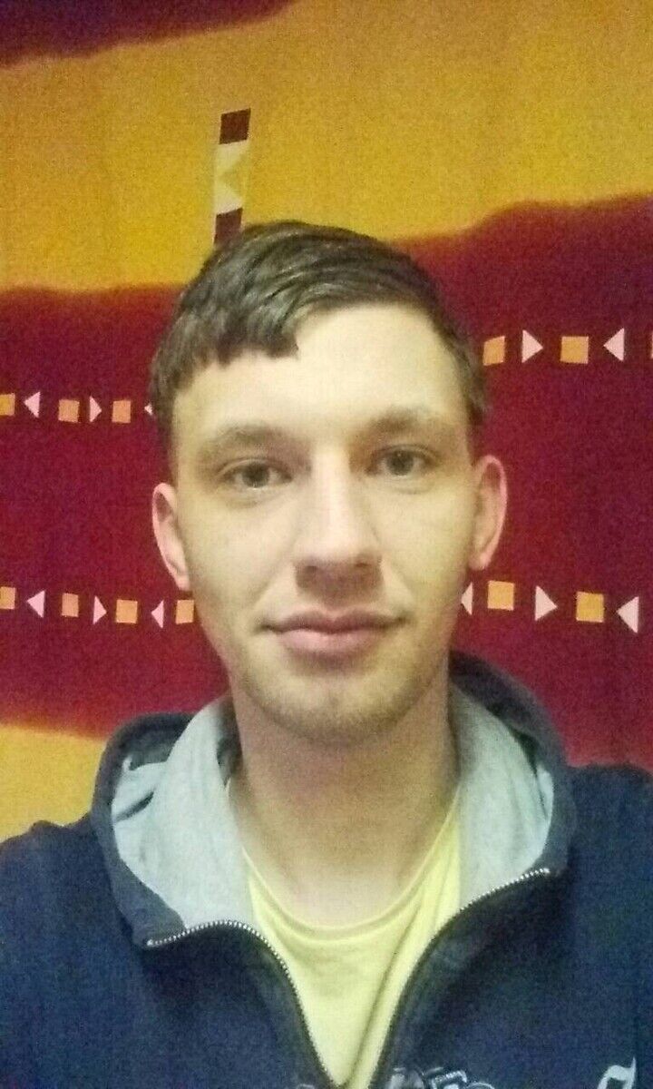 ,   Viktor, 34 ,   