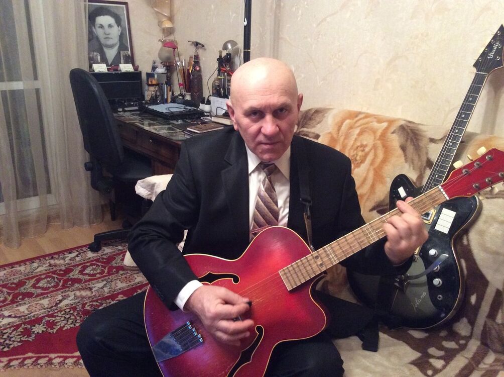  12328198  Victor, 74 ,    