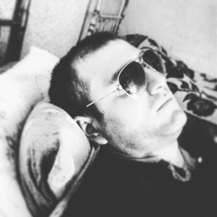  11225478  Vasil, 39 ,    