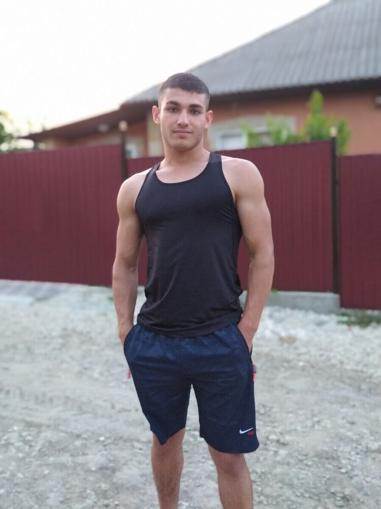  20442288  Oleg, 22 ,    