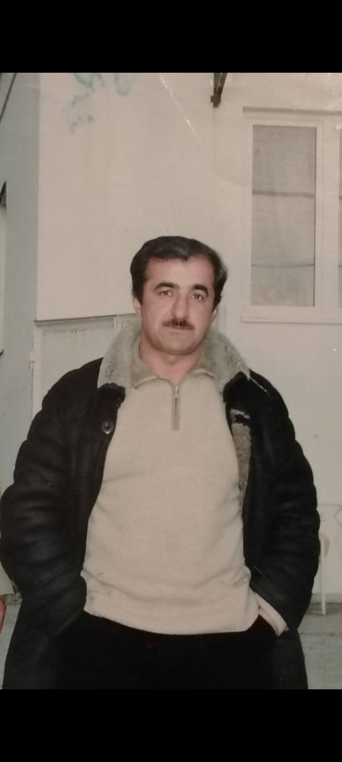  53325028  Makhir, 48 ,    