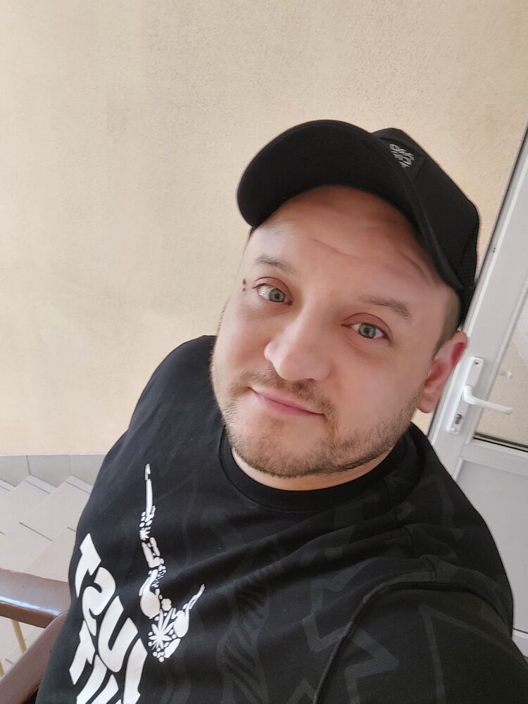  52103628  , 37 ,     