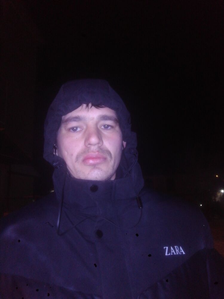  30739658  Daniil, 38 ,    