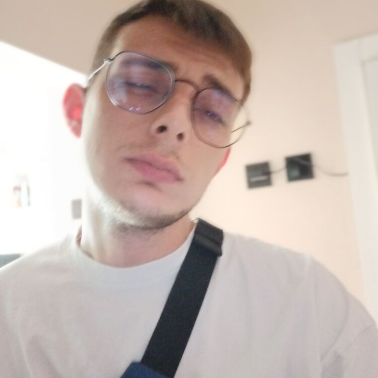  38056858  Vitalik, 27 ,    