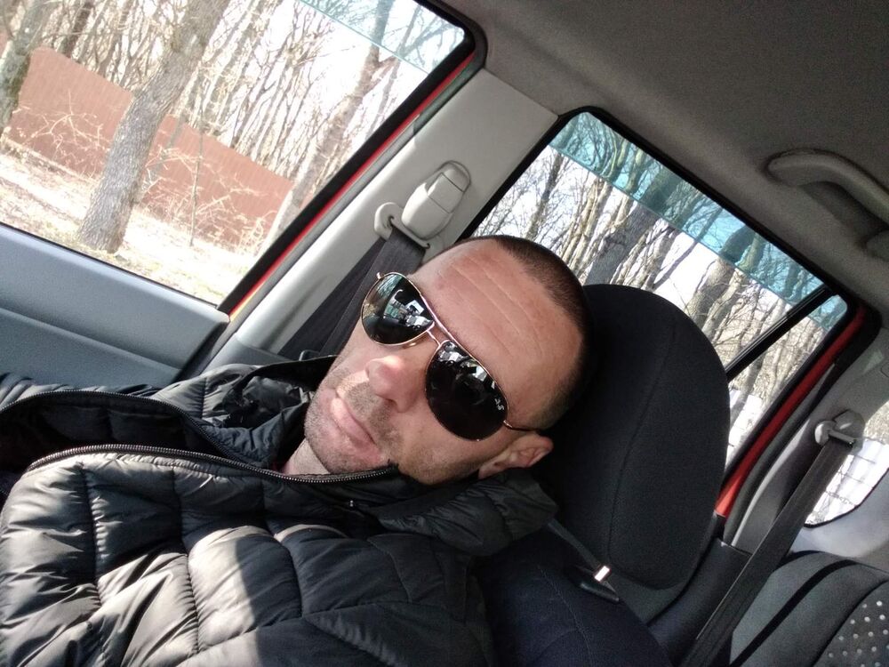  ,   Max, 42 ,   ,   