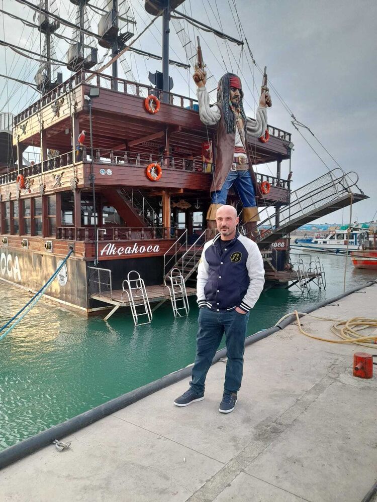  31970088  Serkan, 43 ,    