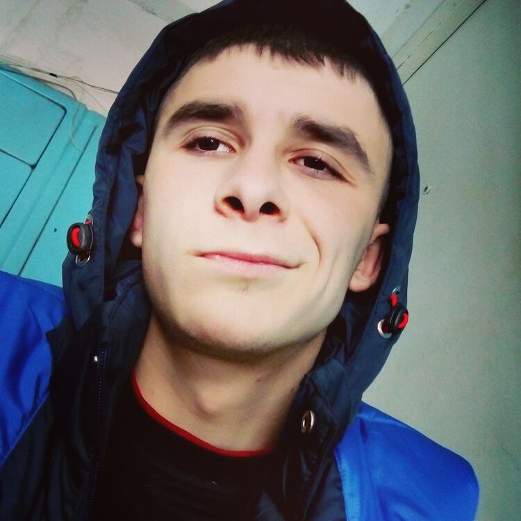  11663028  Yru, 29 ,    