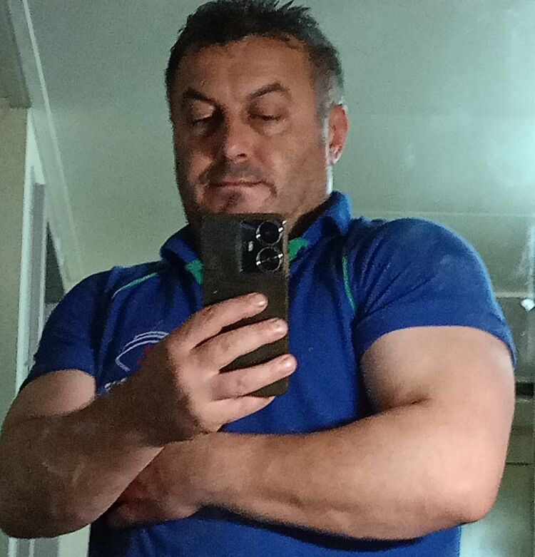  51910688  Emre, 43 ,    -