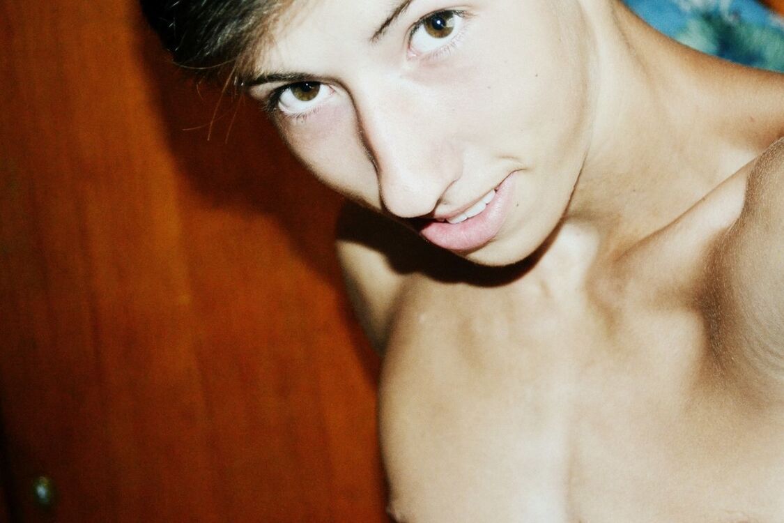  4006678  Leshkas, 29 ,    