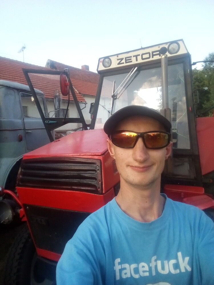  18695108   , 31 ,    Benesov