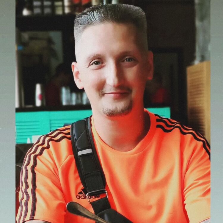  43748568  , 33 ,    