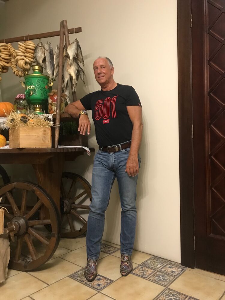  25135928  , 62 ,    