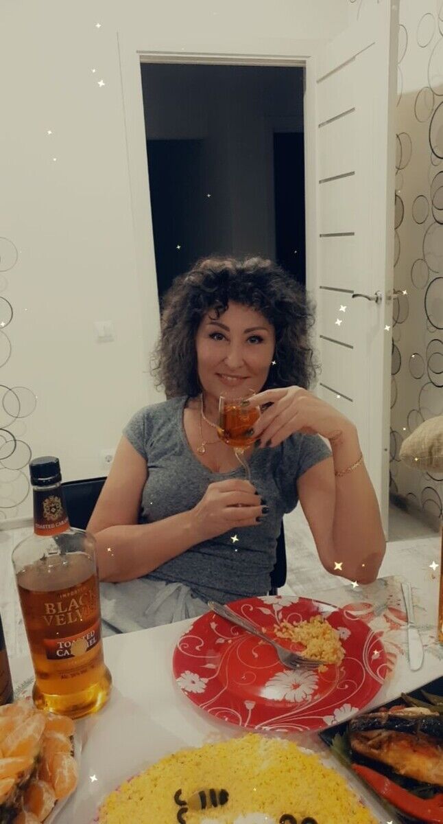  22114218  Adora, 59 ,    