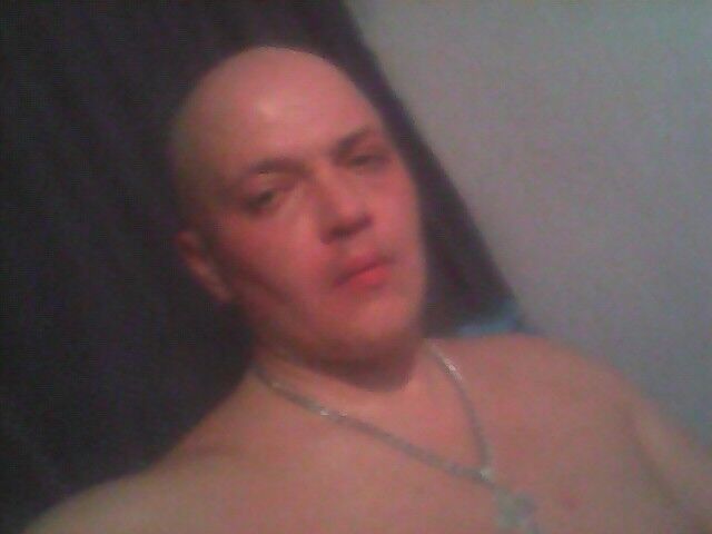  8880978  Andrew, 47 ,    