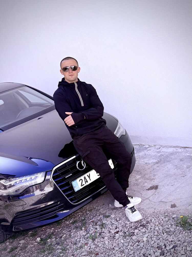  51565098  Rostislav, 26 ,    Obrany