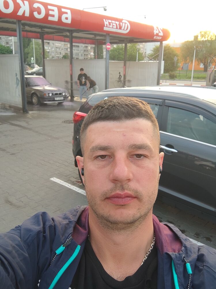  35311208  Taras, 38 ,    
