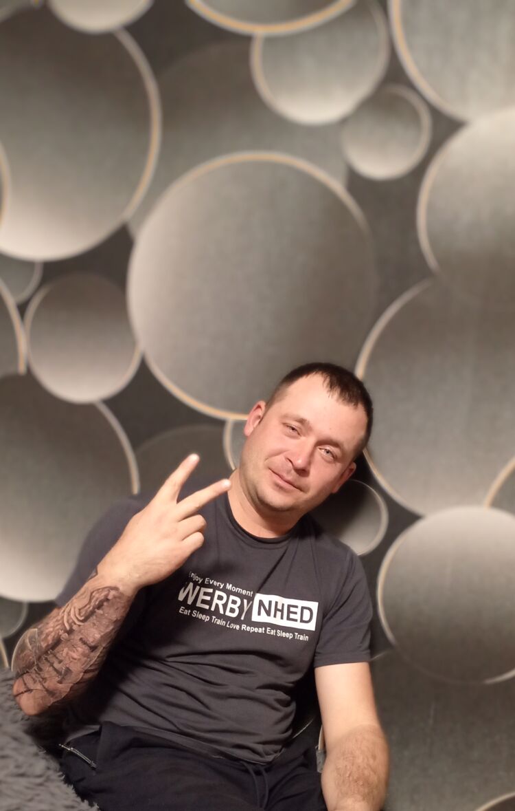  44853808  Artyom, 35 ,    