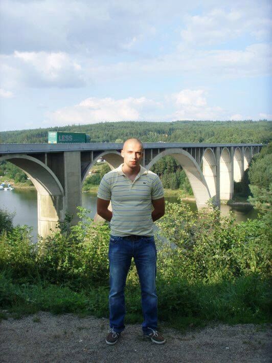  53337958  , 37 ,    Praha