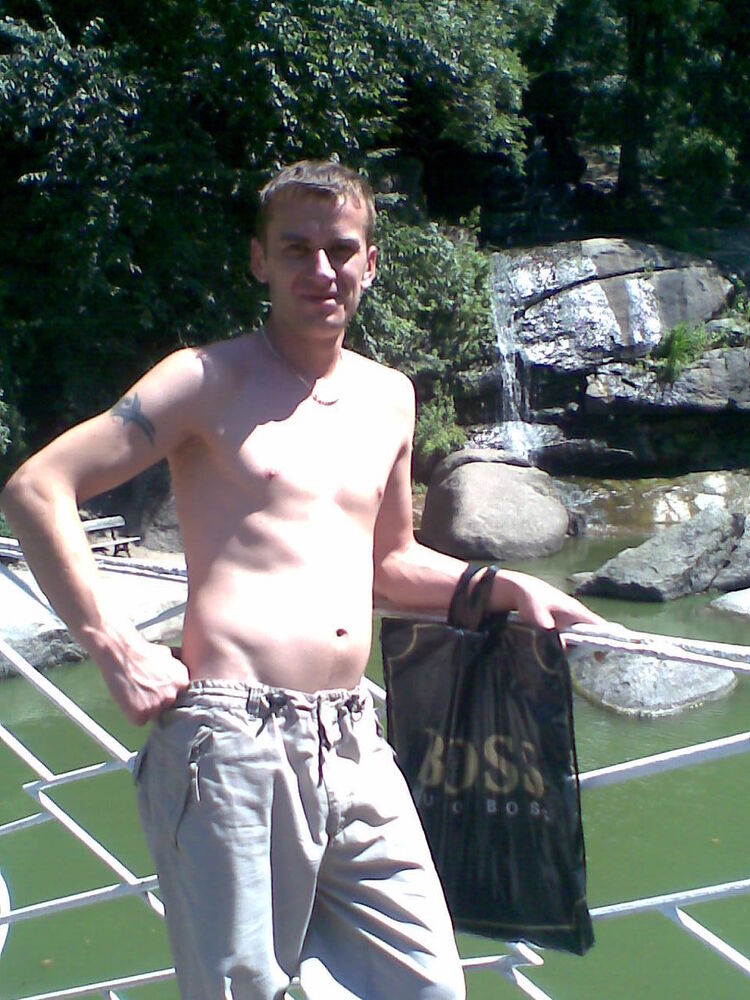  10436978  Vadim, 46 ,    