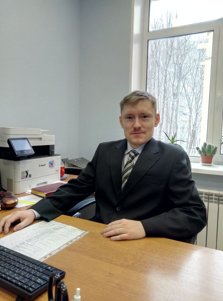  40986908  Alexander, 33 ,    