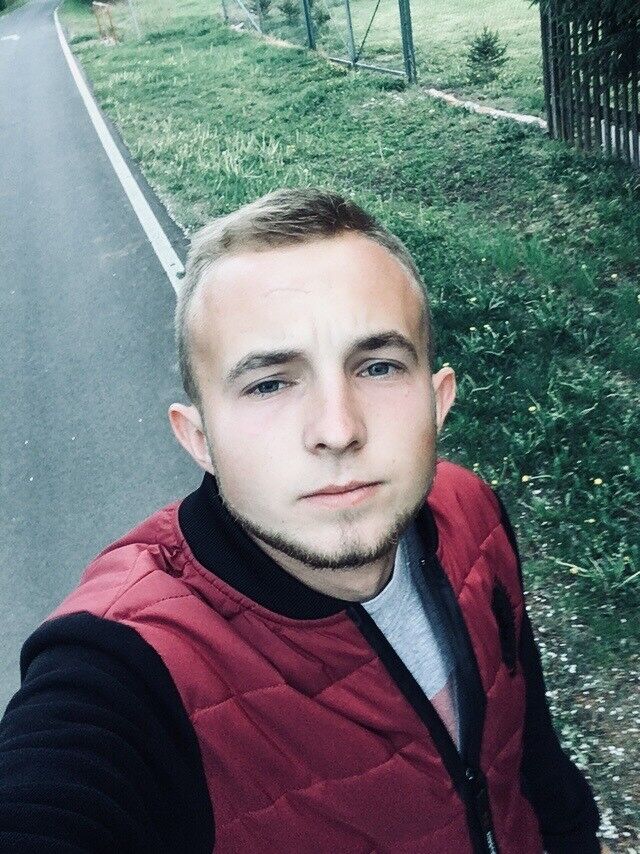  16107278  Jevhen, 26 ,    As