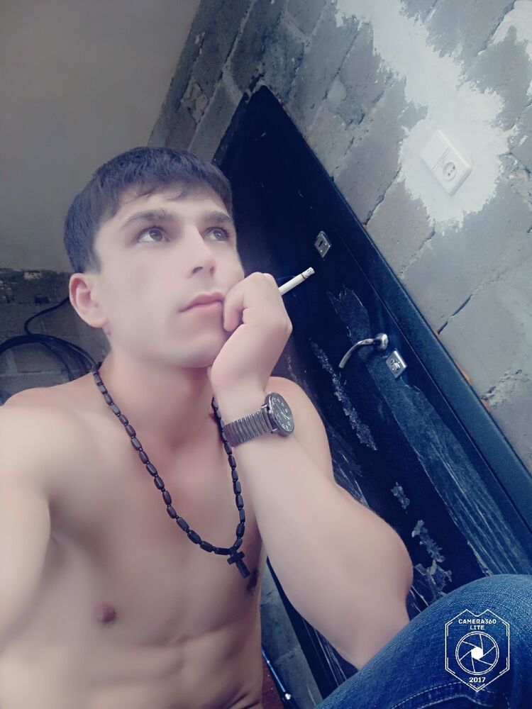  17640048  Narek, 30 ,    