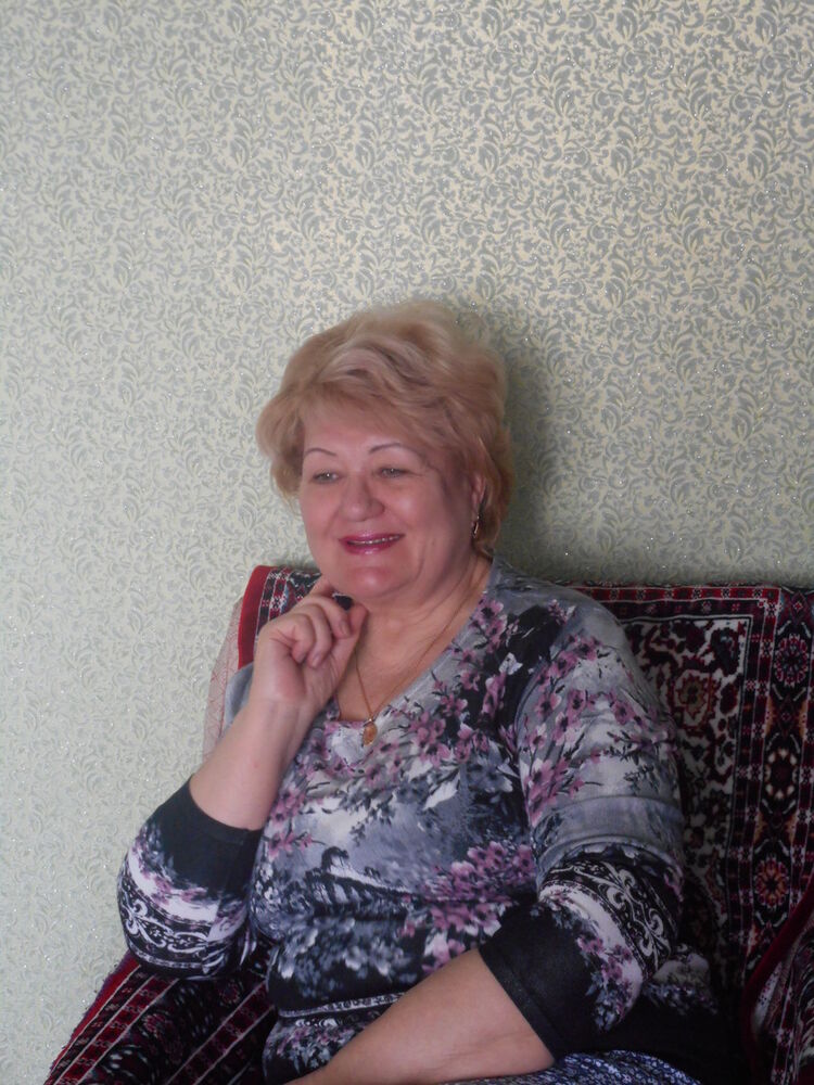  18813618  Svetlana, 72 ,    