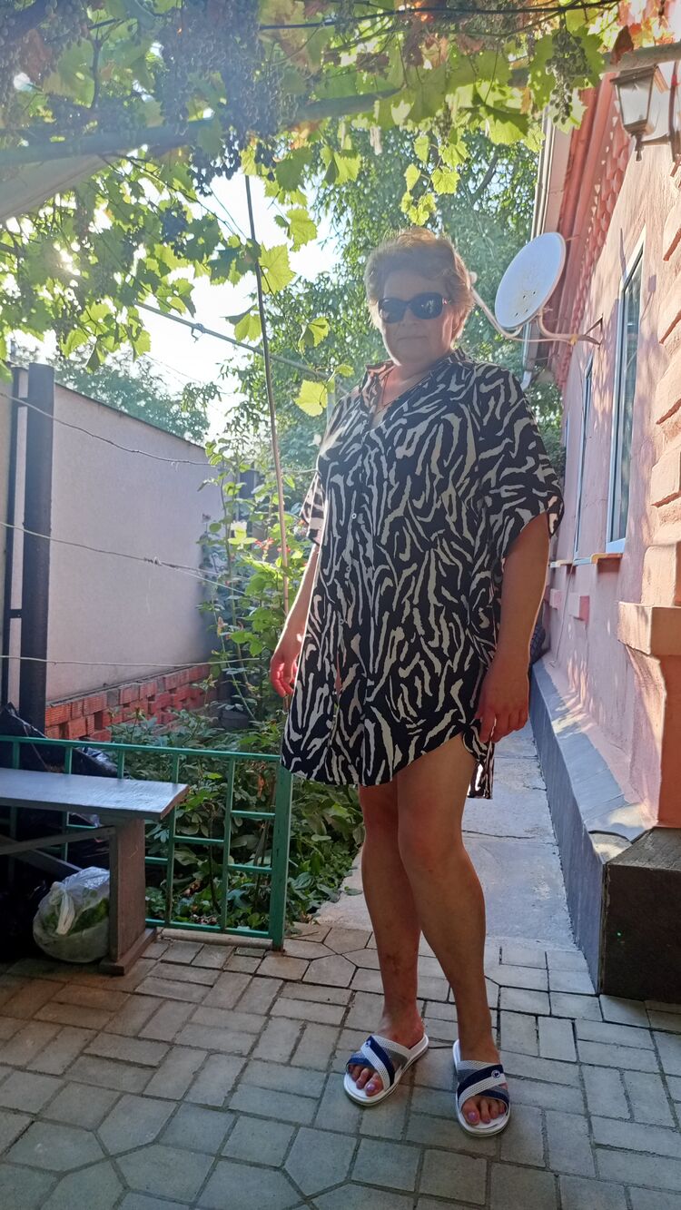  53634978  Elena, 53 ,    