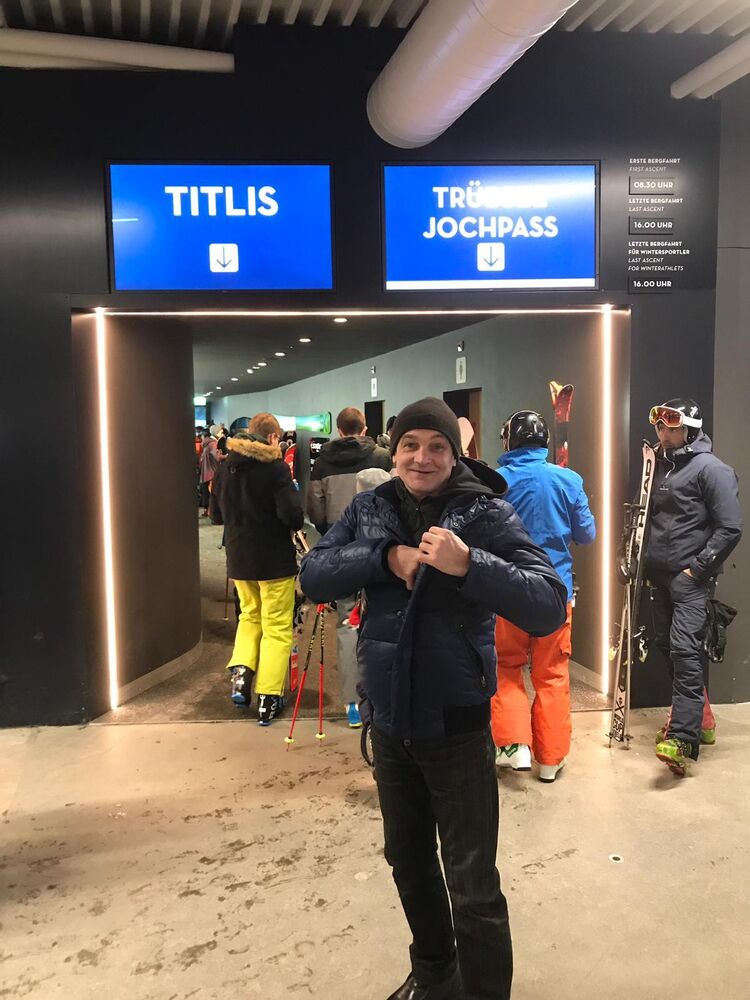  37344088  , 49 ,    