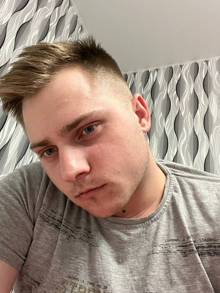 44265158  Denis, 22 ,    